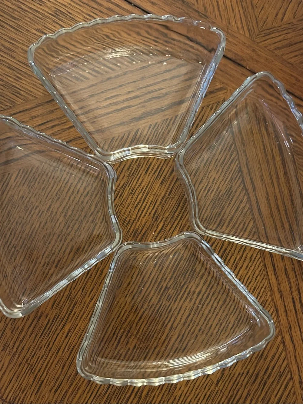 Vintage: 5-Piece Clear Glass Scalloped Serving Dish Set